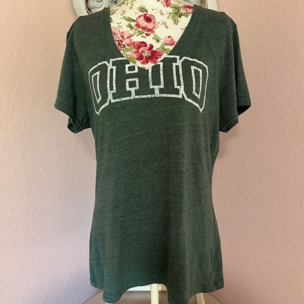 Ohio University vneck t-shirt
